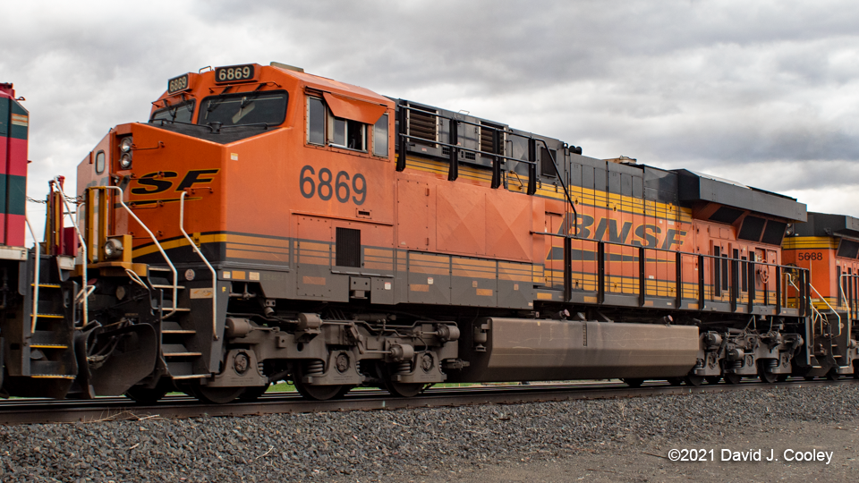 BNSF 6869)